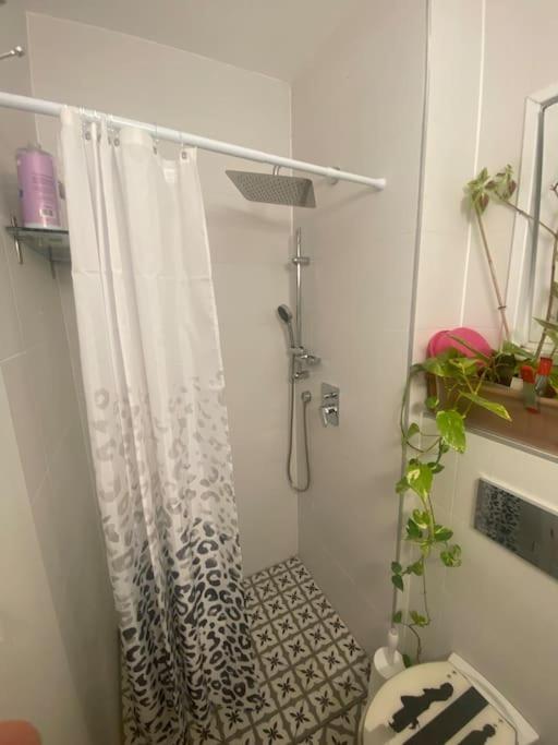 Sarin Room Yehud-Monosson Exterior foto